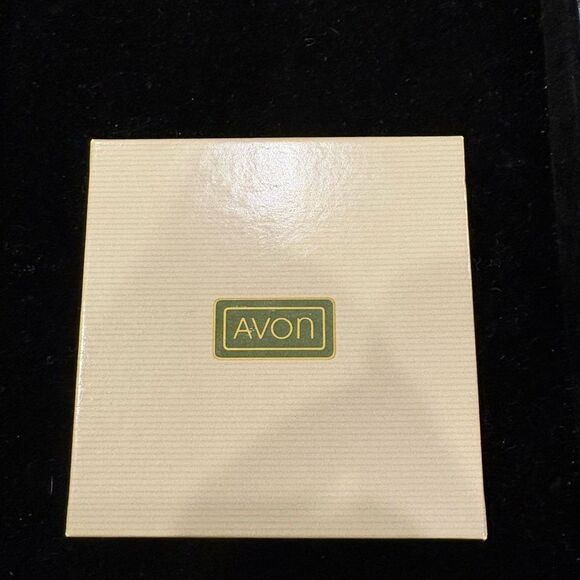 VTG Avon White Lucite Twist Bead Choker Style Necklace with Matching Earrings - Picture 2 of 6